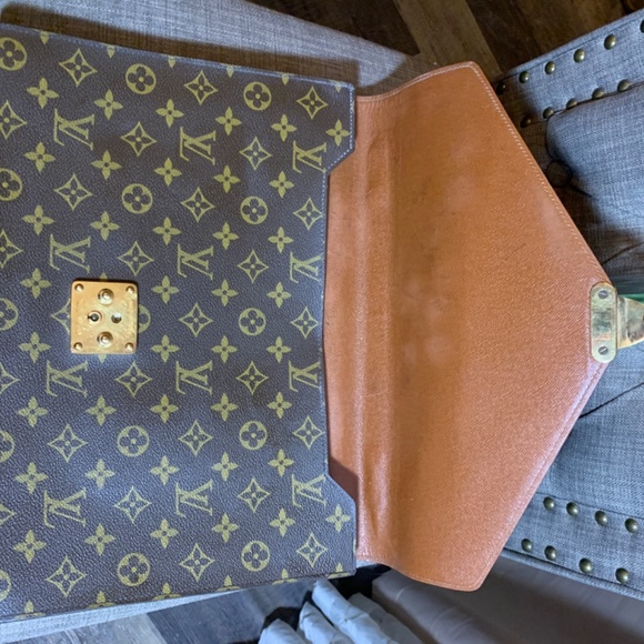 Authentic Louis Vuitton Porte Documents Bandouliere - Picture 8 of 15